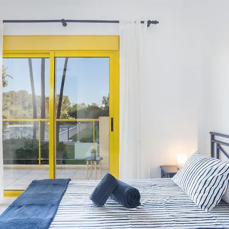 Lagos Del Castillo דניה